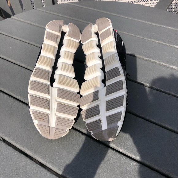 SOLD On Running Cloud 5 Charcoal Athletic Shoes like new - Picture 9 of 9